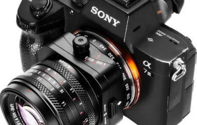 Cầm Máy Ảnh Gần Đây