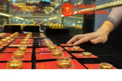 Cầm vàng theo giá thị trường hay giá tiệm?