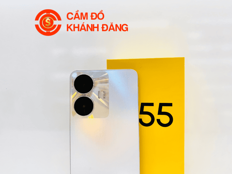 Cầm điện thoại flagship giá cao