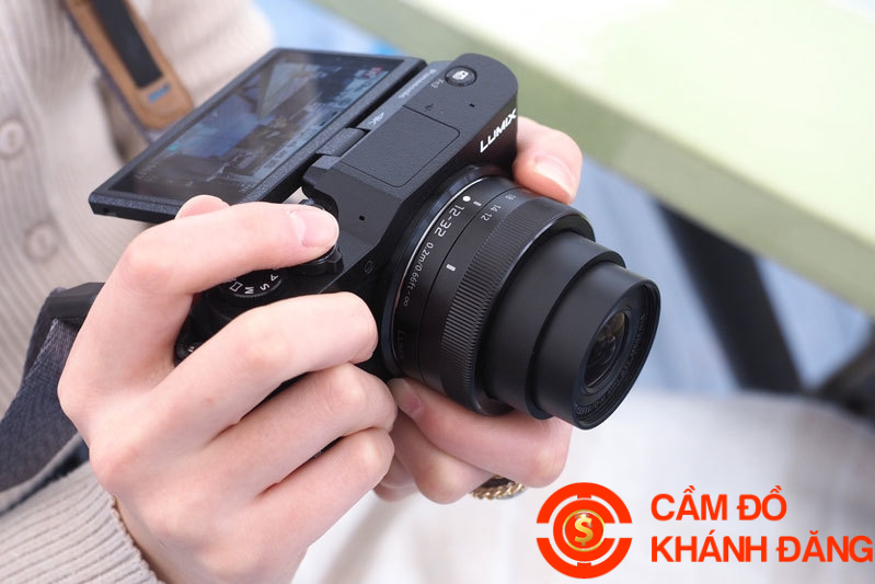 Cầm Máy Ảnh Phường Xóm Chiếu