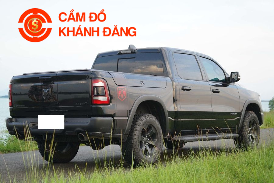 Cầm ô tô có bị gắn định vị không?