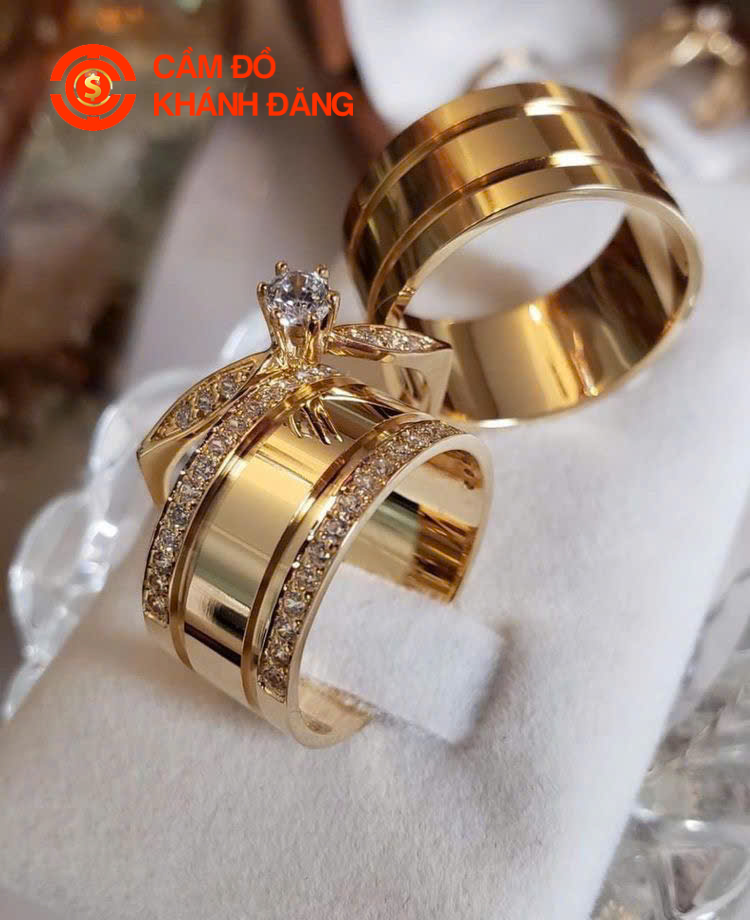 Có nên cầm vàng hay bán khi cần tiền