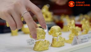 Có nên cầm vàng hay bán khi cần tiền