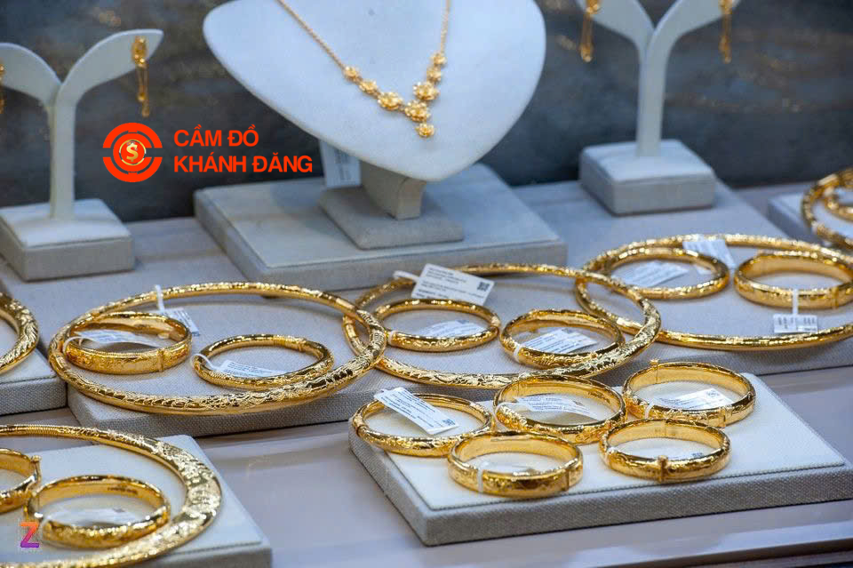 Cầm vàng có nên chờ giá cao mới cầm?