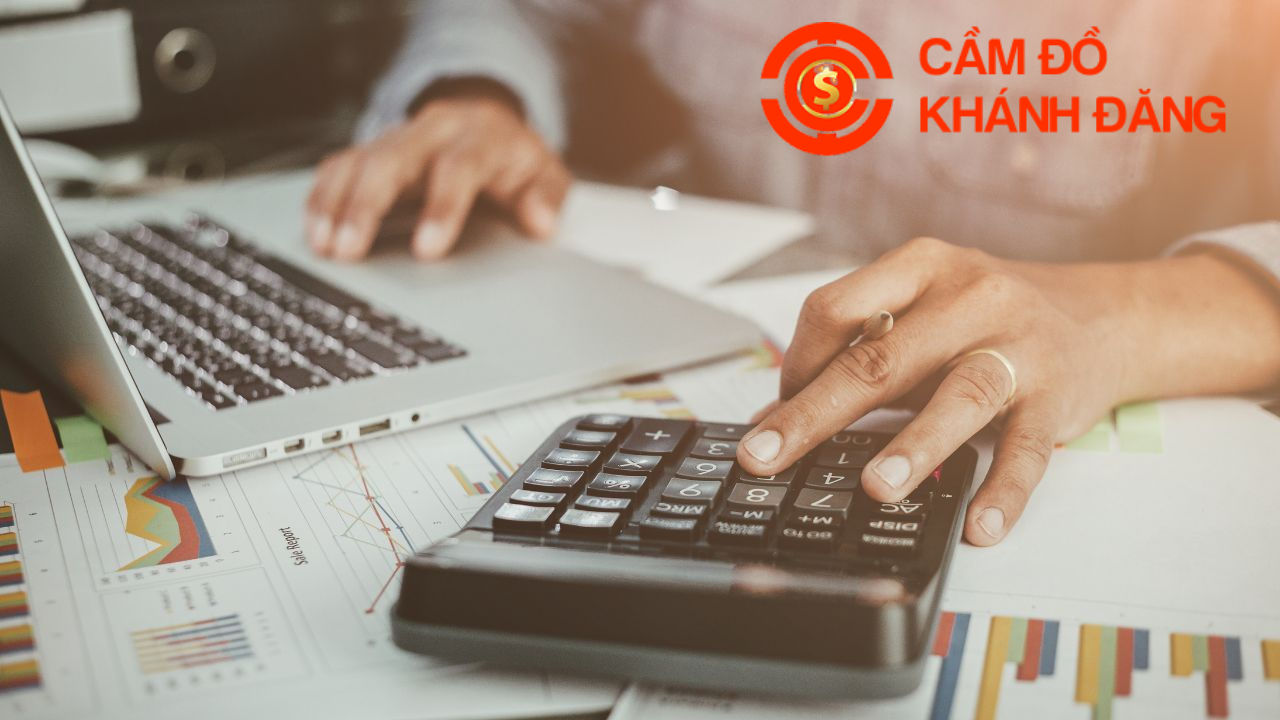 Có nên cầm đồ khi bí tiền không?