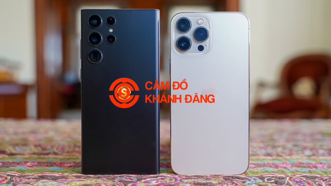 Cầm điện thoại giá cao hơn thị trường