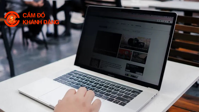 Cầm laptop tại nhà tiện lợi