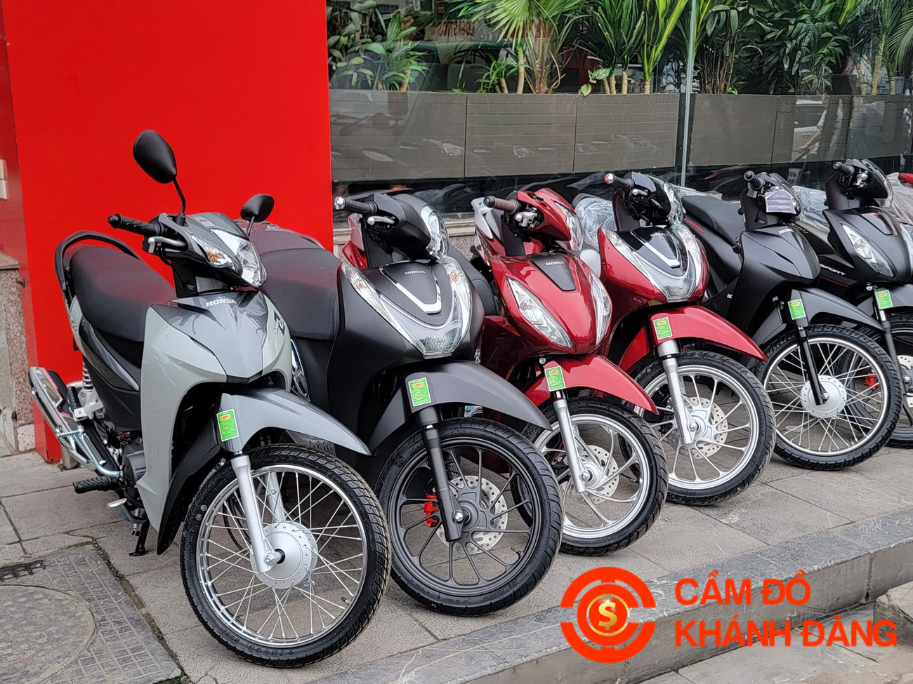 Cầm xe máy buổi tối có được không?