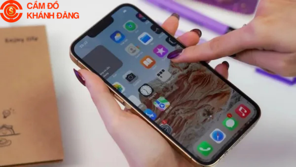 Cầm điện thoại có bị tráo linh kiện không?