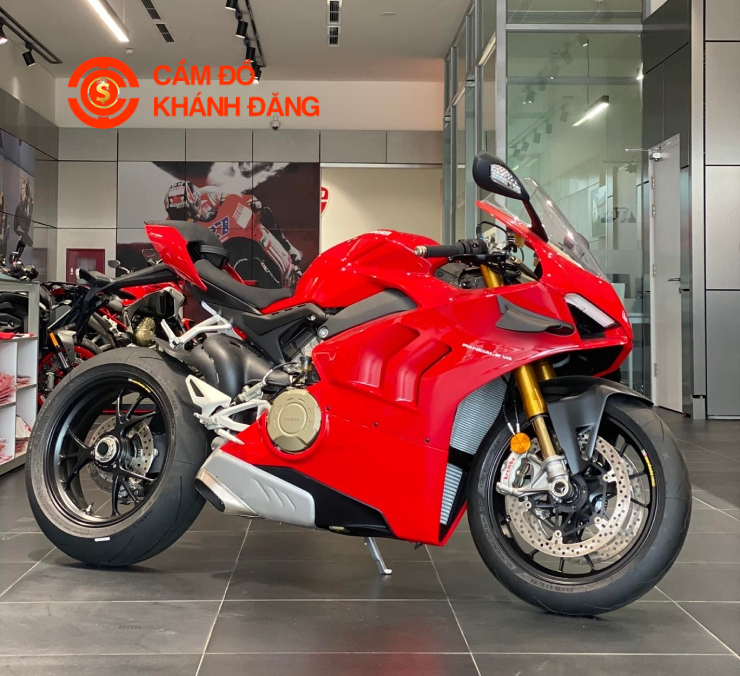 Cầm mô tô Ducati giá cao