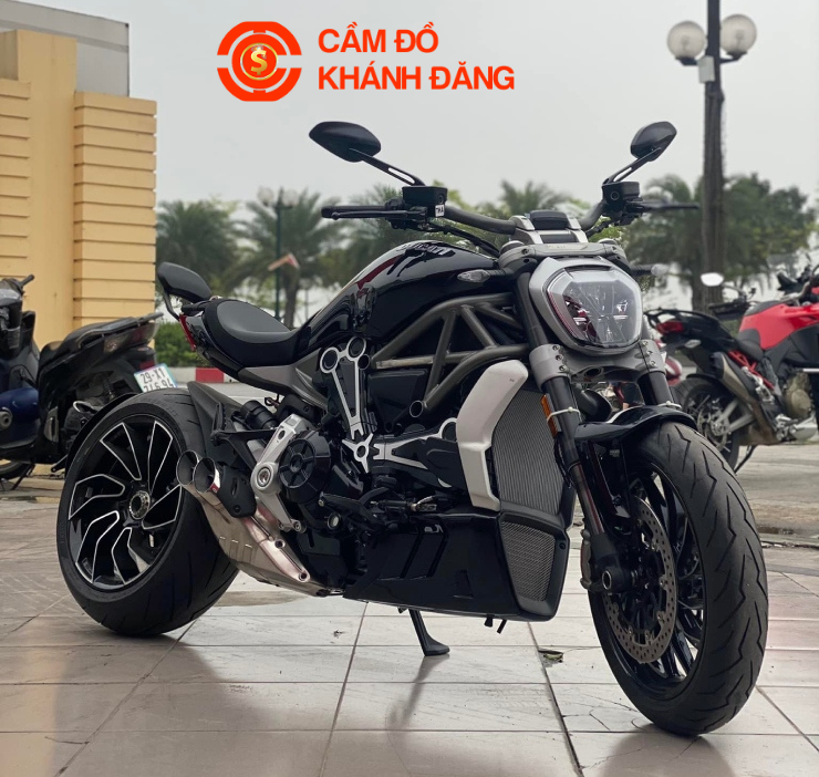 Cầm mô tô Ducati giá cao