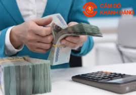 Cầm xe máy hay vay tiền nhanh tốt hơn?