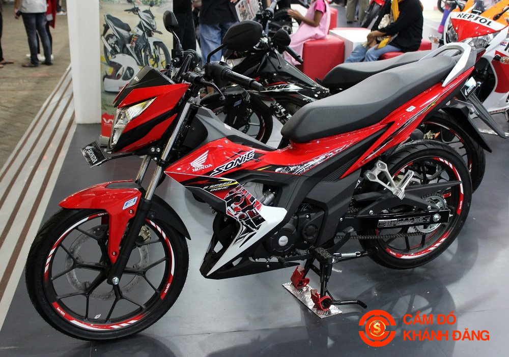 Cầm xe máy hay vay tiền nhanh tốt hơn?