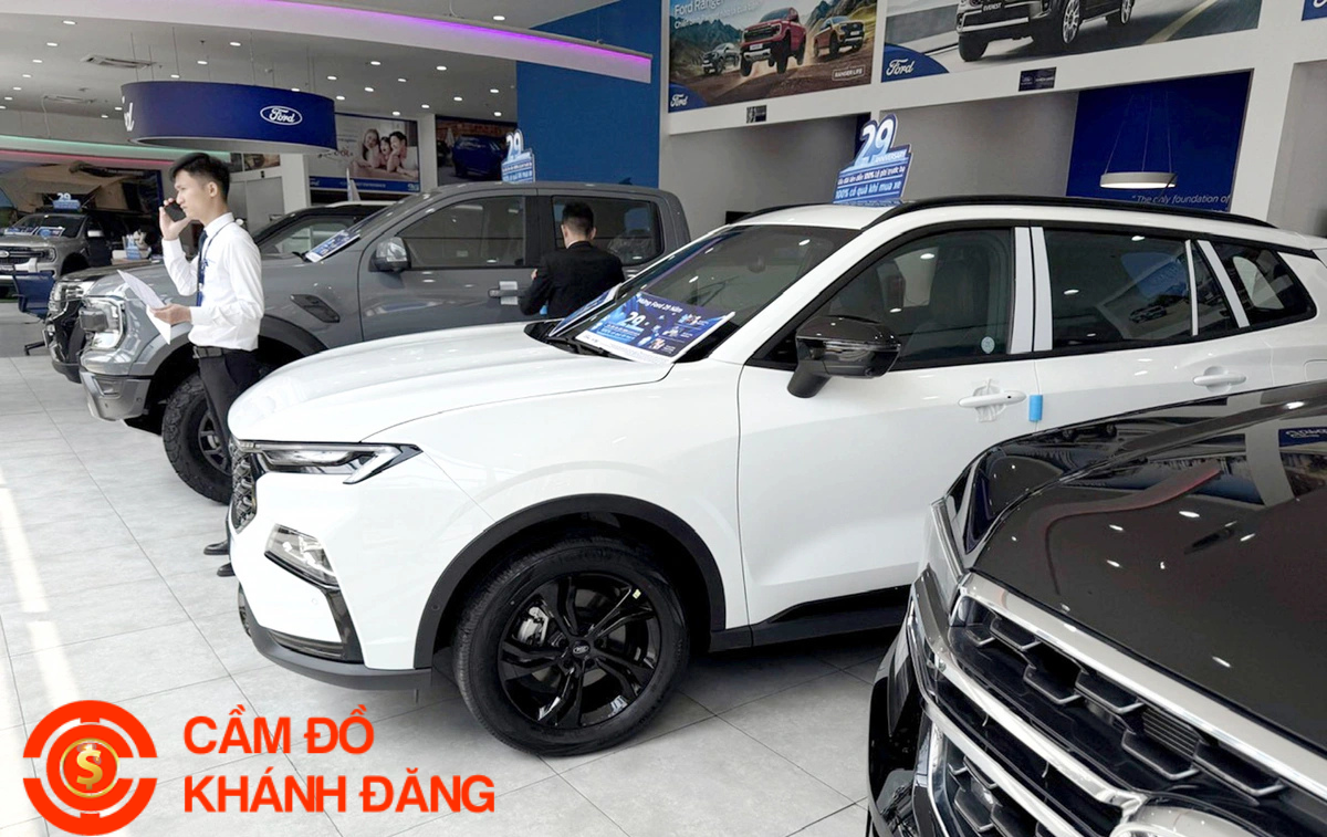 Kẹt tiền kinh doanh nên cầm ô tô hay vay nóng?