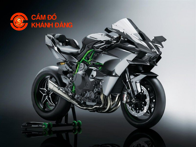 Cầm mô tô phân khối lớn gần đây giá cao