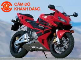 Cầm mô tô phân khối lớn gần đây giá cao